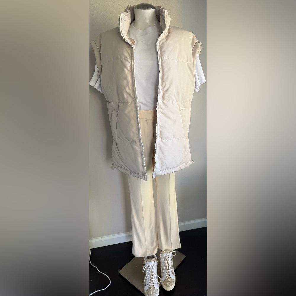 H&M Light Beige Puffer Vest Sz M